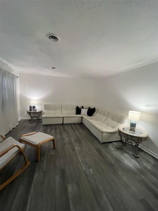 For Sale: $219,000 (3 beds, 2 baths, 1149 Square Feet)