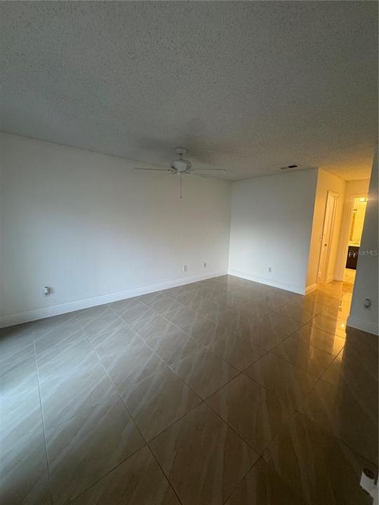 合同活跃: $2,650 (3 贝兹, 2 浴室, 1674 平方英尺)