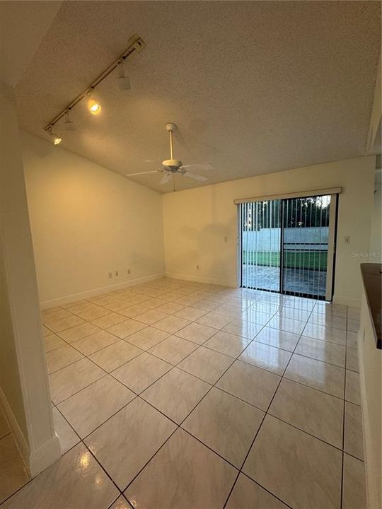 合同活跃: $2,650 (3 贝兹, 2 浴室, 1674 平方英尺)