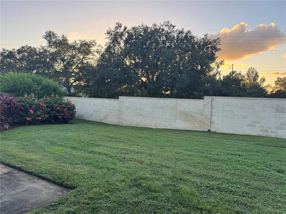 合同活跃: $2,650 (3 贝兹, 2 浴室, 1674 平方英尺)