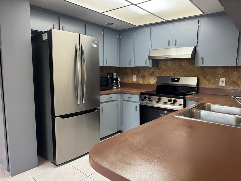 合同活跃: $2,650 (3 贝兹, 2 浴室, 1674 平方英尺)