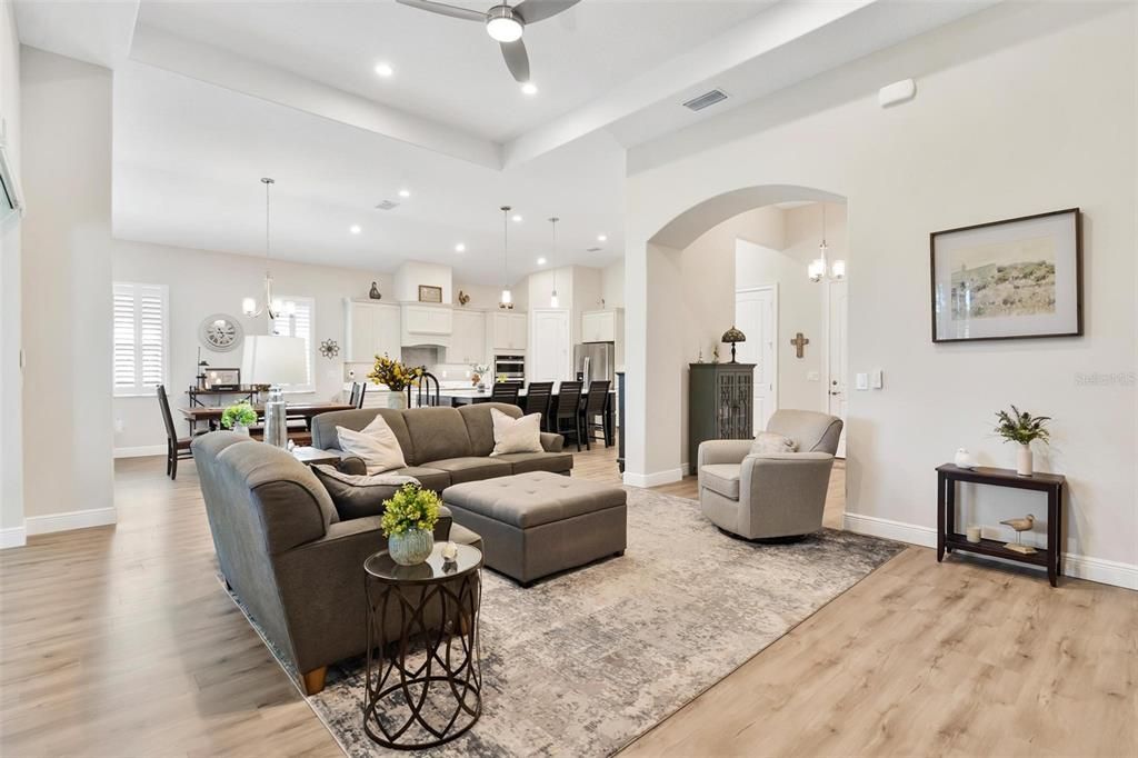 待售: $649,000 (4 贝兹, 3 浴室, 2544 平方英尺)