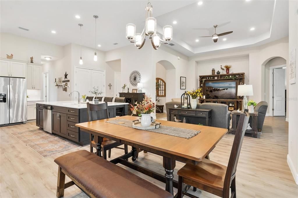 待售: $649,000 (4 贝兹, 3 浴室, 2544 平方英尺)