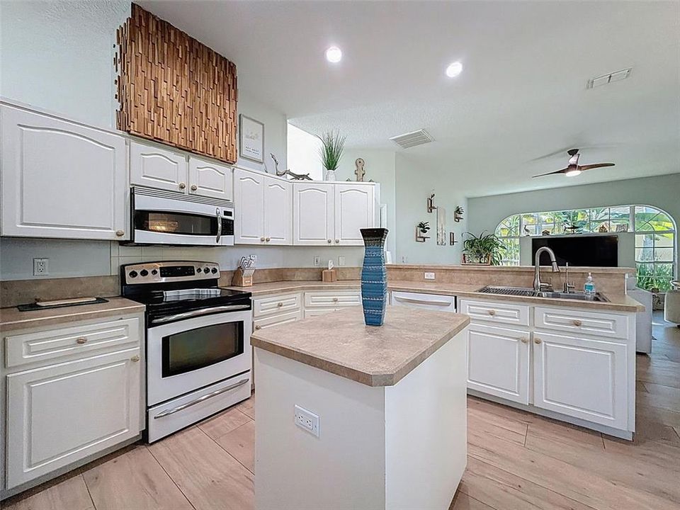 待售: $414,900 (3 贝兹, 2 浴室, 1968 平方英尺)