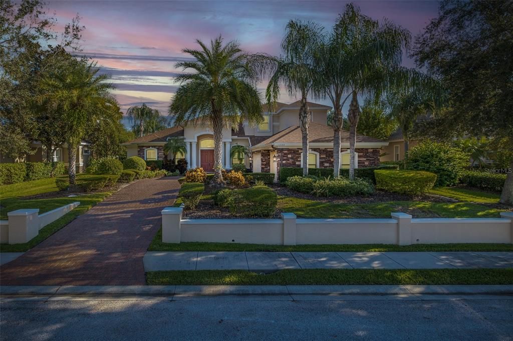 For Sale: $965,000 (5 beds, 5 baths, 4000 Square Feet)