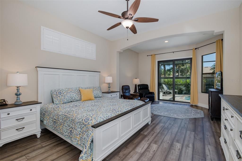 For Sale: $965,000 (5 beds, 5 baths, 4000 Square Feet)