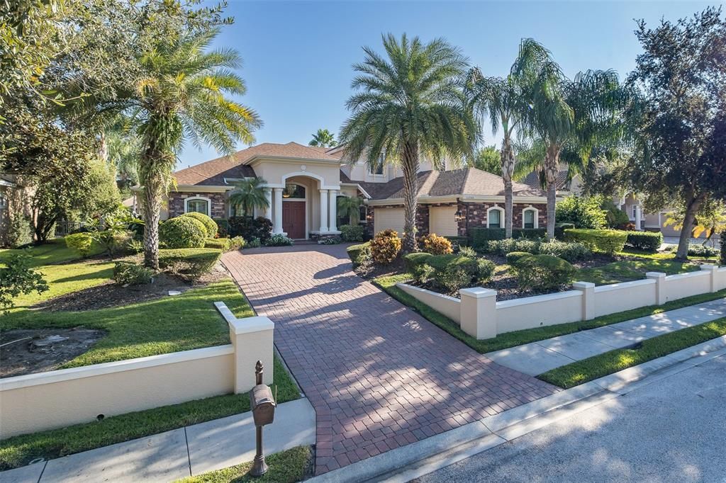 For Sale: $965,000 (5 beds, 5 baths, 4000 Square Feet)