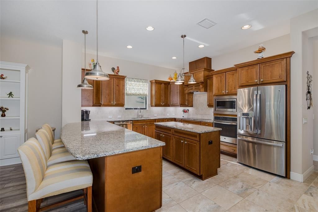 For Sale: $965,000 (5 beds, 5 baths, 4000 Square Feet)