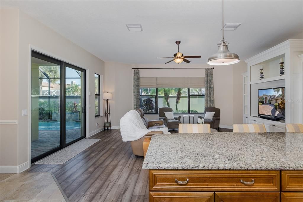 For Sale: $965,000 (5 beds, 5 baths, 4000 Square Feet)