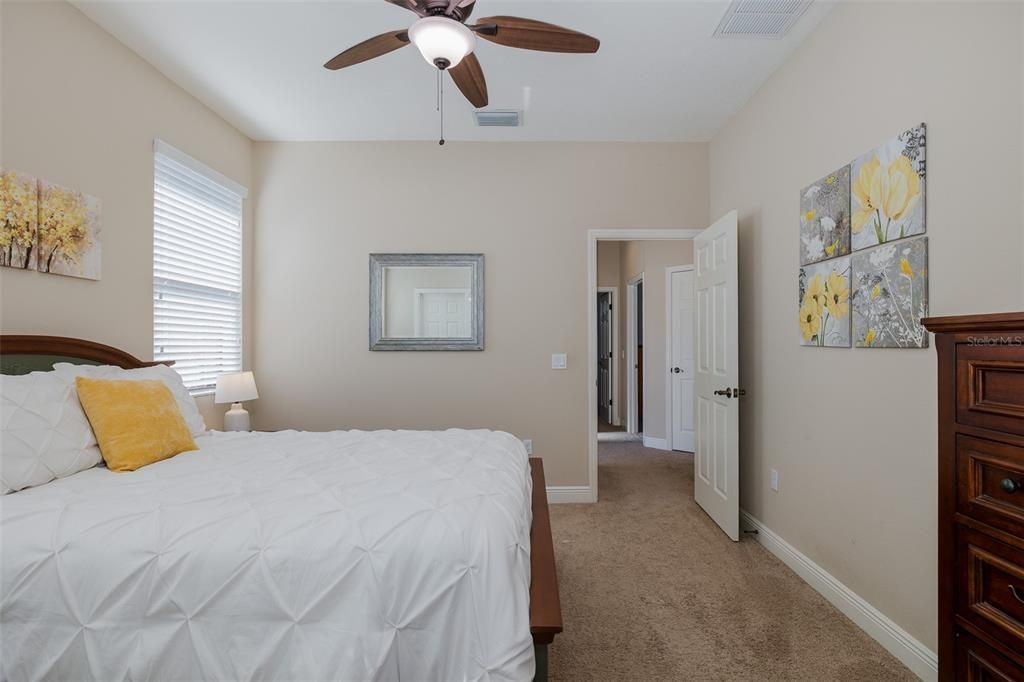 For Sale: $965,000 (5 beds, 5 baths, 4000 Square Feet)