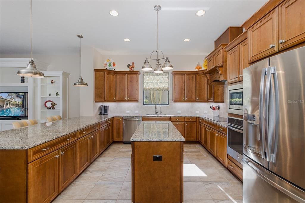 For Sale: $965,000 (5 beds, 5 baths, 4000 Square Feet)