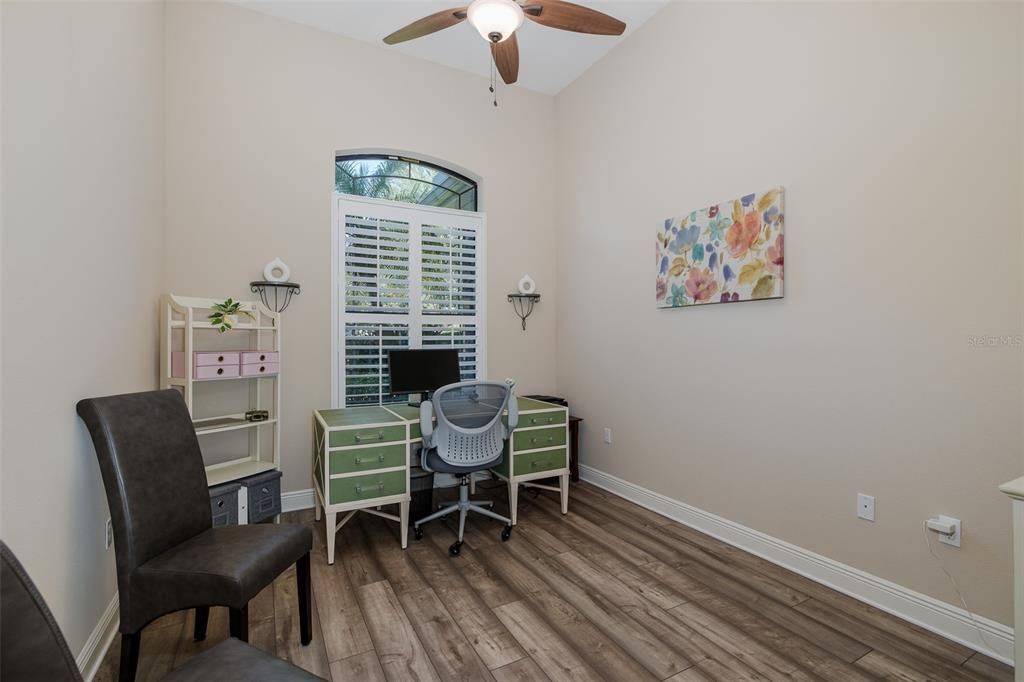 For Sale: $965,000 (5 beds, 5 baths, 4000 Square Feet)