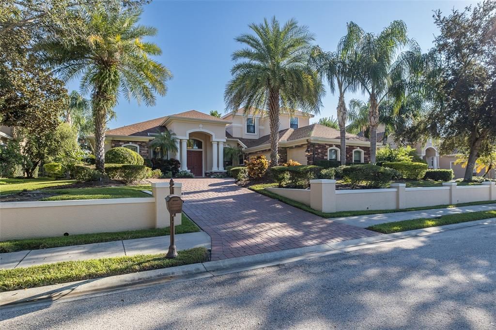 For Sale: $965,000 (5 beds, 5 baths, 4000 Square Feet)