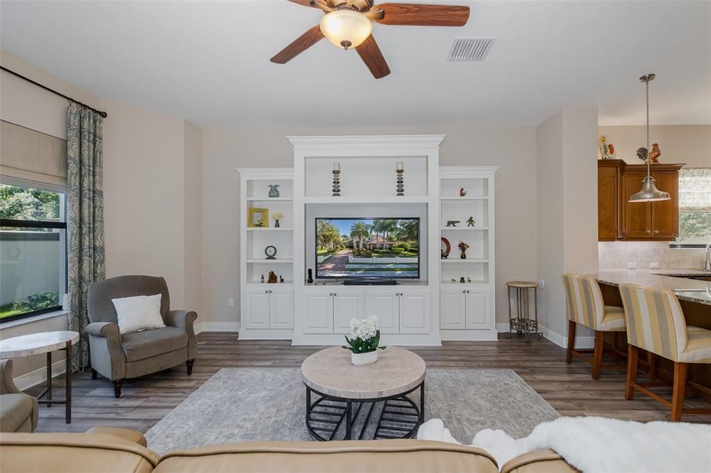 For Sale: $965,000 (5 beds, 5 baths, 4000 Square Feet)