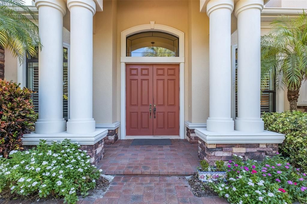 For Sale: $965,000 (5 beds, 5 baths, 4000 Square Feet)