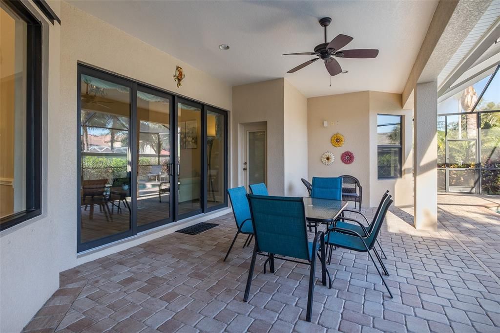 For Sale: $965,000 (5 beds, 5 baths, 4000 Square Feet)