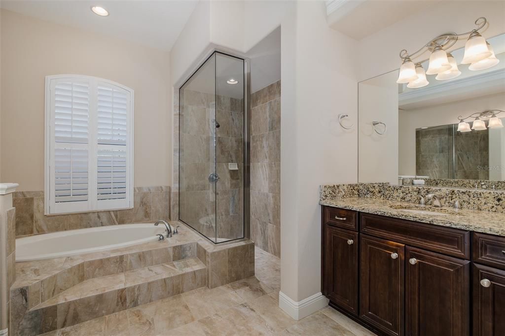 For Sale: $965,000 (5 beds, 5 baths, 4000 Square Feet)