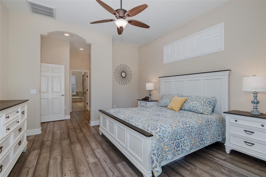 For Sale: $965,000 (5 beds, 5 baths, 4000 Square Feet)