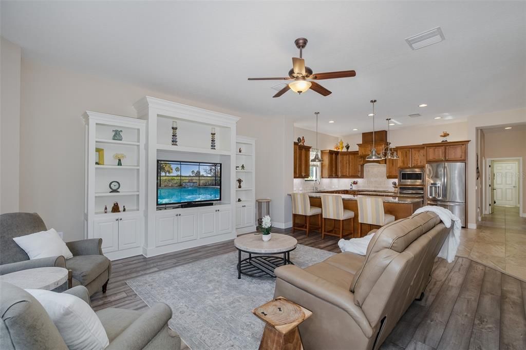 For Sale: $965,000 (5 beds, 5 baths, 4000 Square Feet)