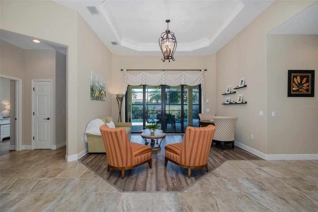 For Sale: $965,000 (5 beds, 5 baths, 4000 Square Feet)