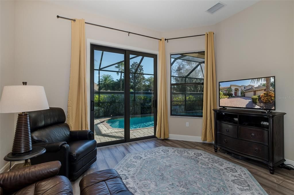 For Sale: $965,000 (5 beds, 5 baths, 4000 Square Feet)