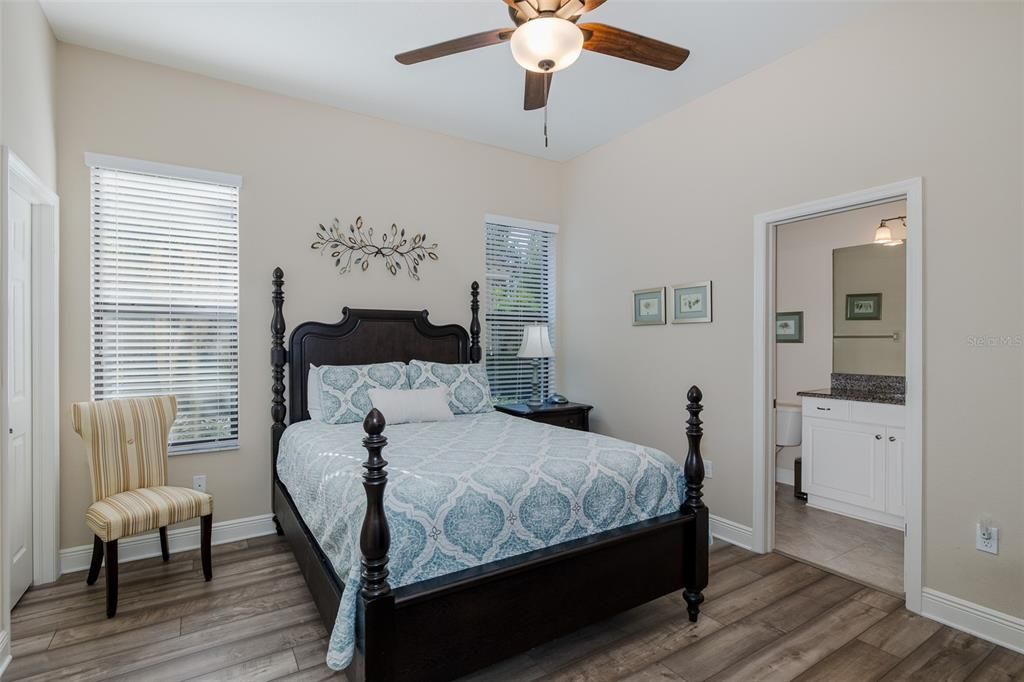 For Sale: $965,000 (5 beds, 5 baths, 4000 Square Feet)