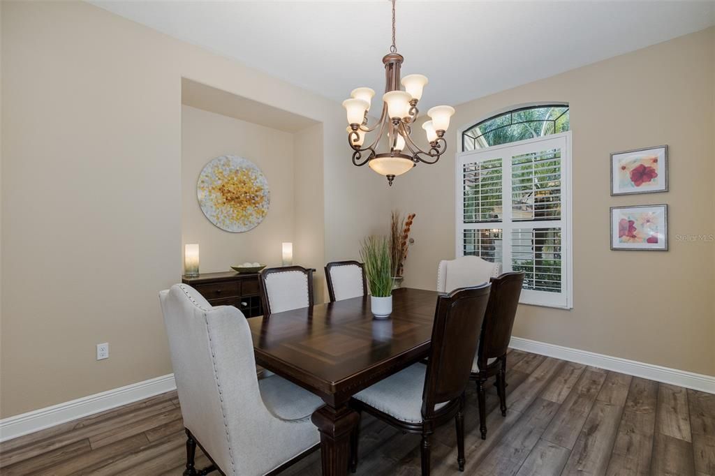 For Sale: $965,000 (5 beds, 5 baths, 4000 Square Feet)