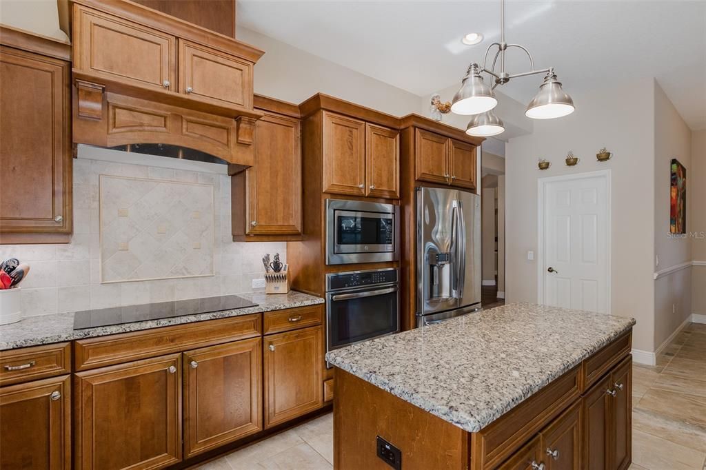 For Sale: $965,000 (5 beds, 5 baths, 4000 Square Feet)