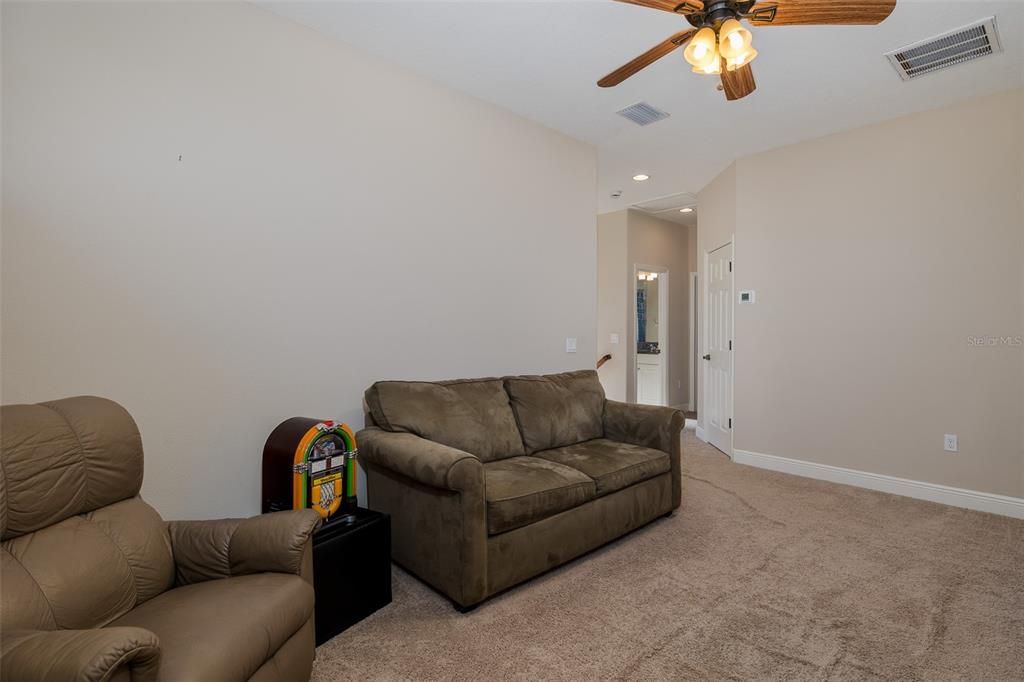 For Sale: $965,000 (5 beds, 5 baths, 4000 Square Feet)