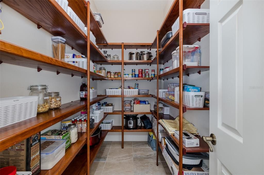 For Sale: $965,000 (5 beds, 5 baths, 4000 Square Feet)