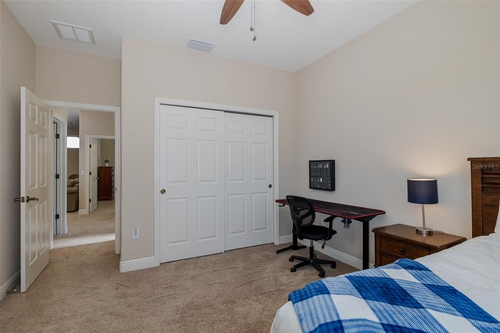 For Sale: $965,000 (5 beds, 5 baths, 4000 Square Feet)