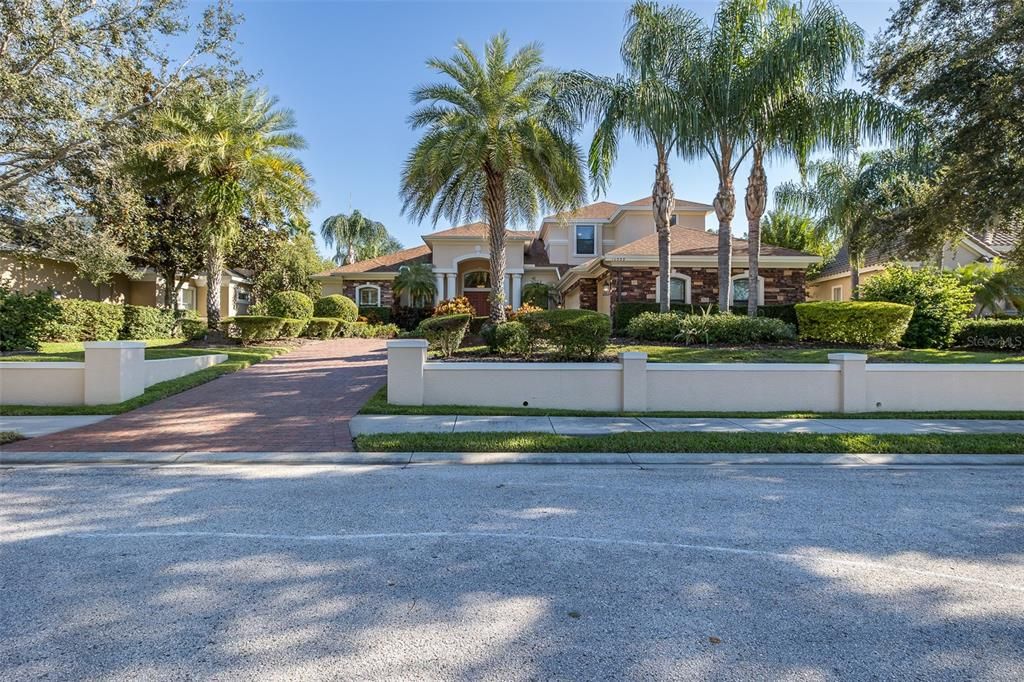 For Sale: $965,000 (5 beds, 5 baths, 4000 Square Feet)