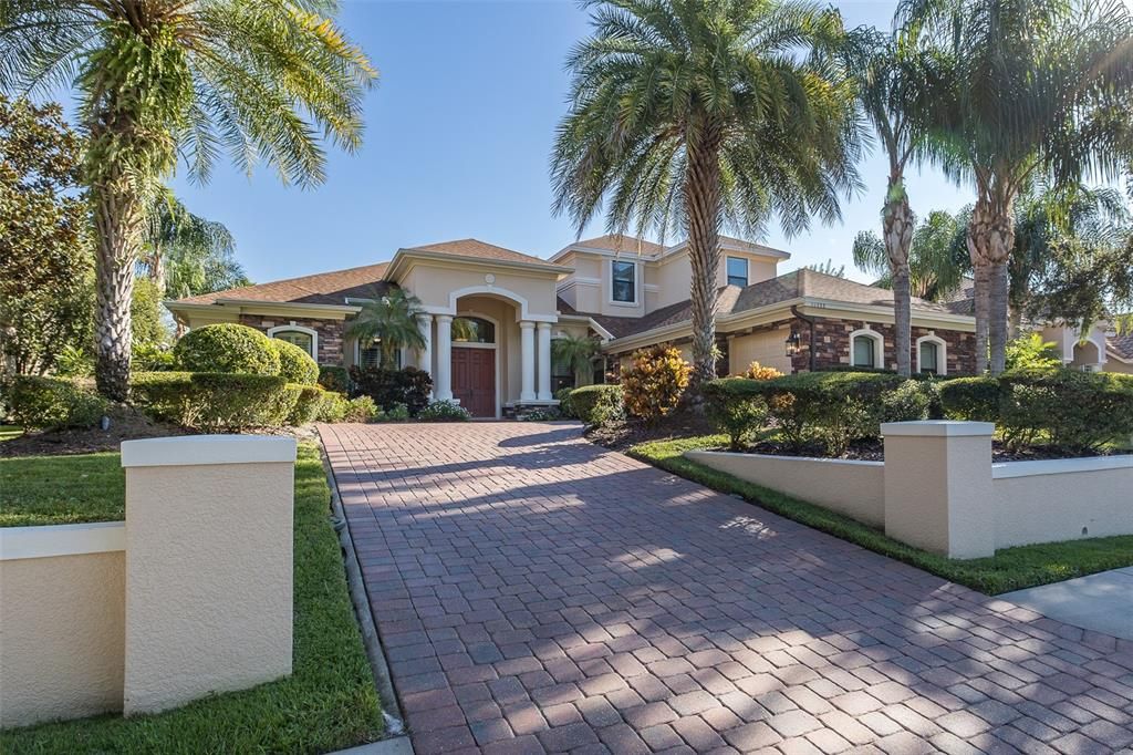 For Sale: $965,000 (5 beds, 5 baths, 4000 Square Feet)