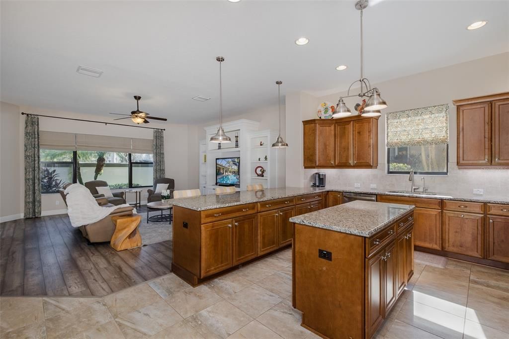 For Sale: $965,000 (5 beds, 5 baths, 4000 Square Feet)