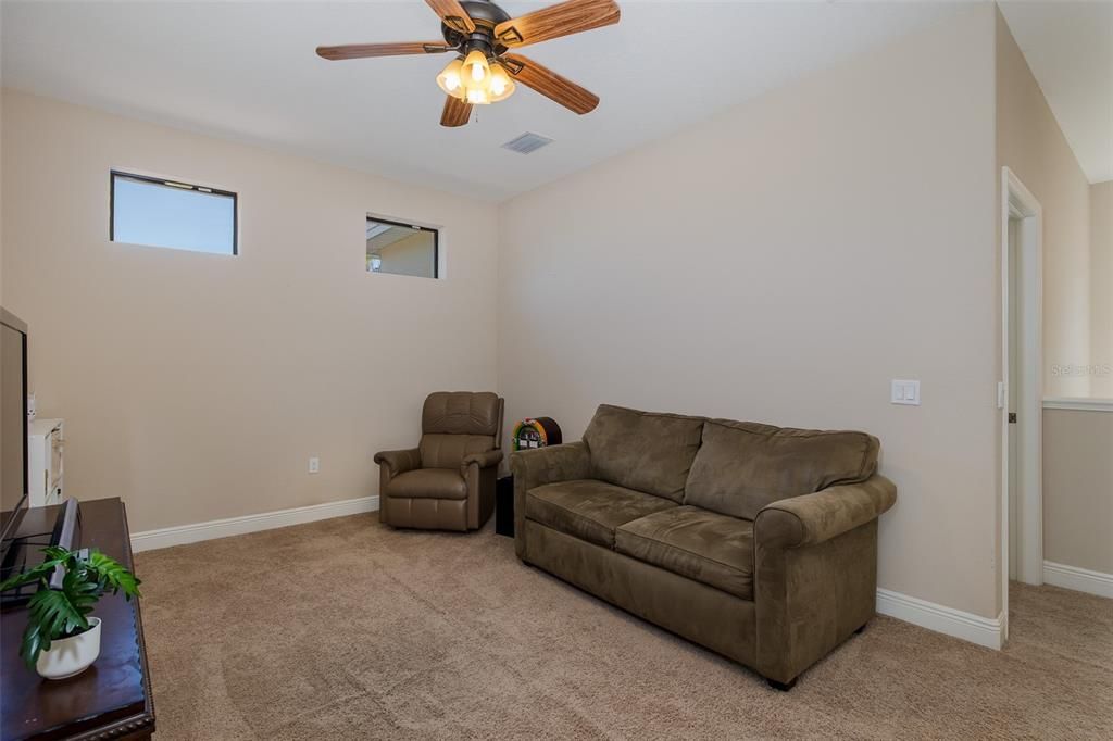 For Sale: $965,000 (5 beds, 5 baths, 4000 Square Feet)