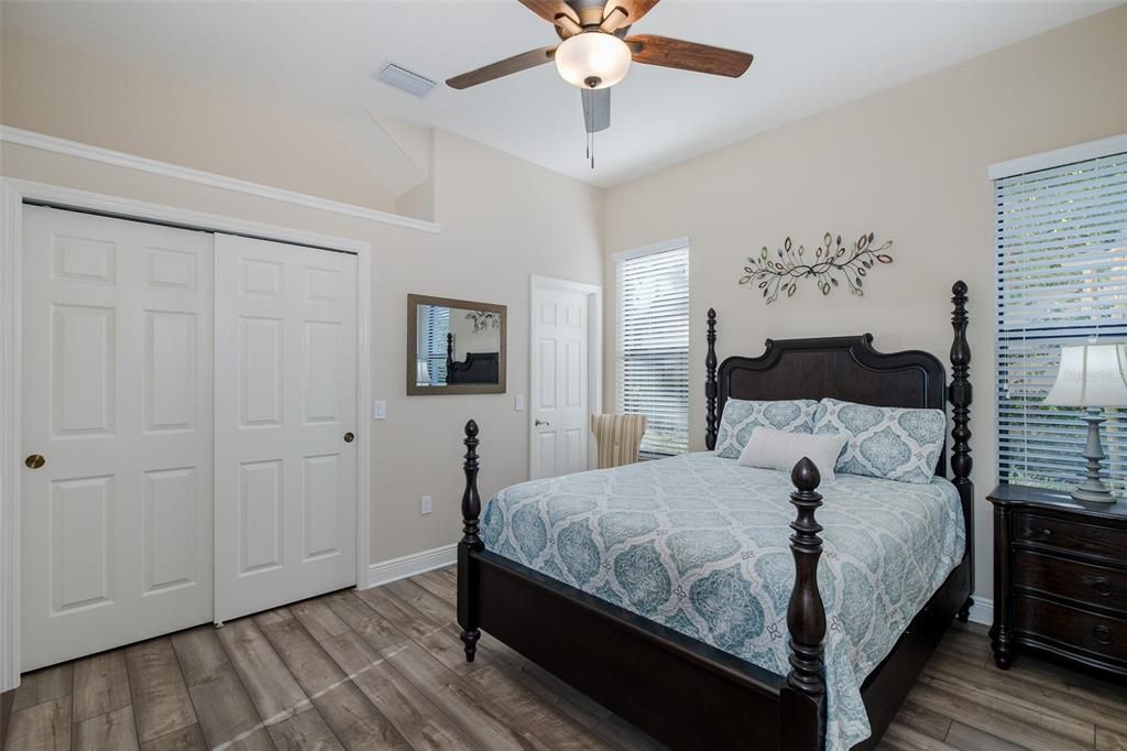 For Sale: $965,000 (5 beds, 5 baths, 4000 Square Feet)