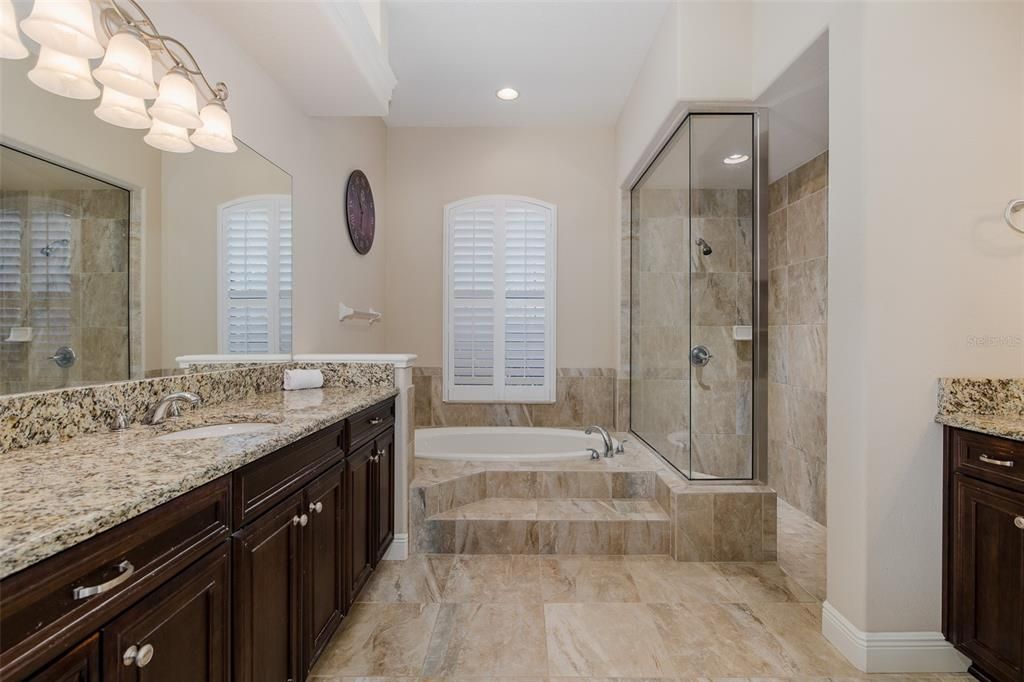 For Sale: $965,000 (5 beds, 5 baths, 4000 Square Feet)