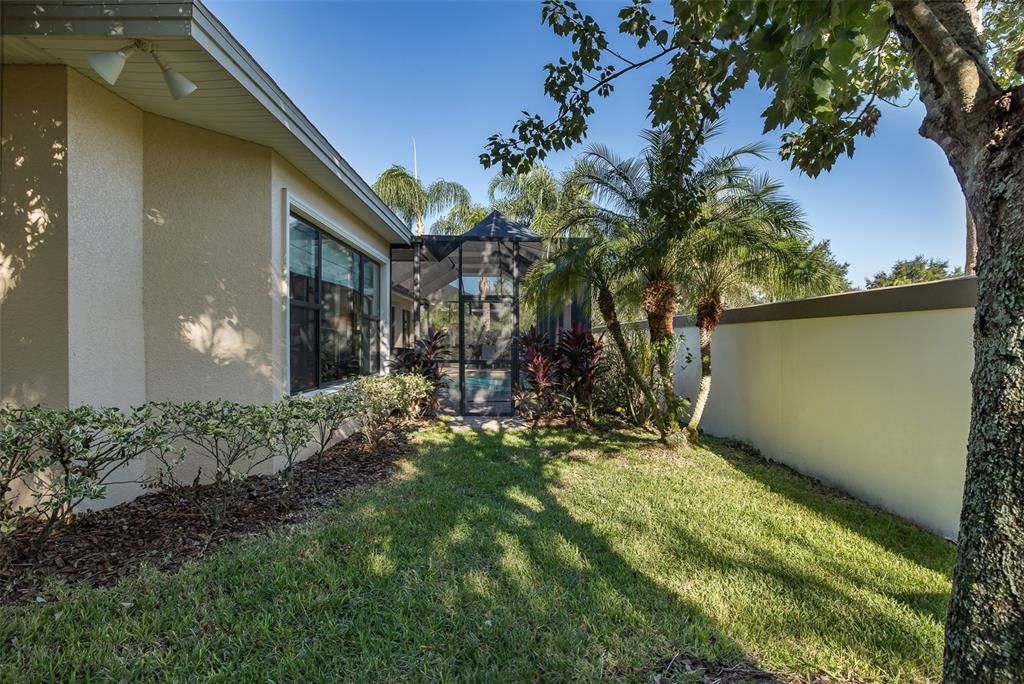 For Sale: $965,000 (5 beds, 5 baths, 4000 Square Feet)