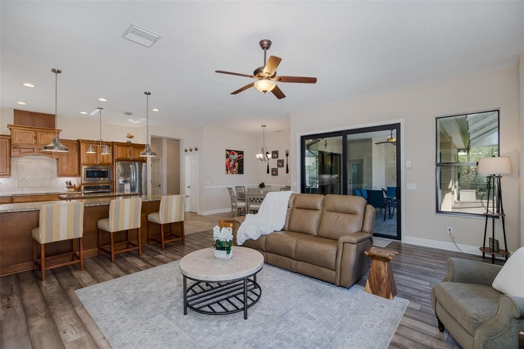 For Sale: $965,000 (5 beds, 5 baths, 4000 Square Feet)