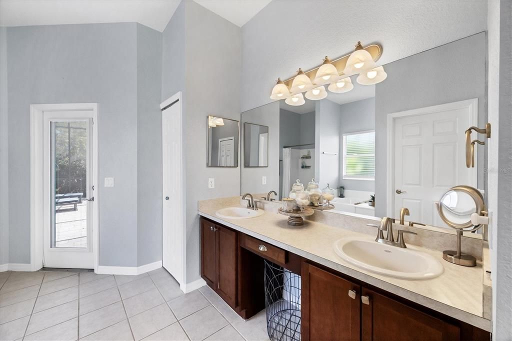 На продажу: $420,000 (3 спален, 2 ванн, 2112 Квадратных фут)