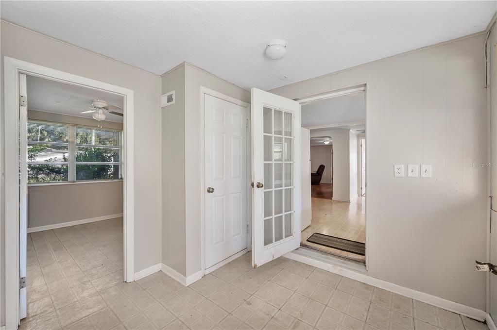 For Sale: $225,000 (3 beds, 1 baths, 1241 Square Feet)