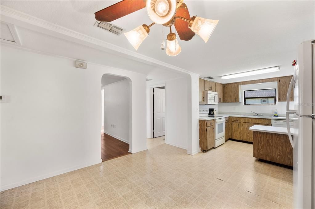 For Sale: $225,000 (3 beds, 1 baths, 1241 Square Feet)