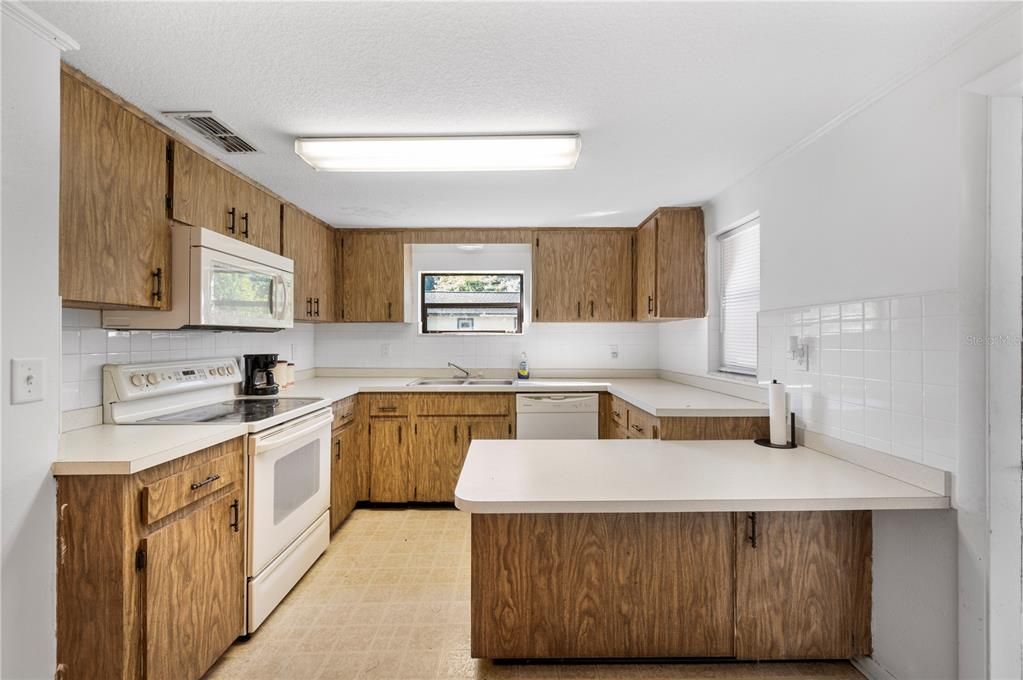 For Sale: $225,000 (3 beds, 1 baths, 1241 Square Feet)