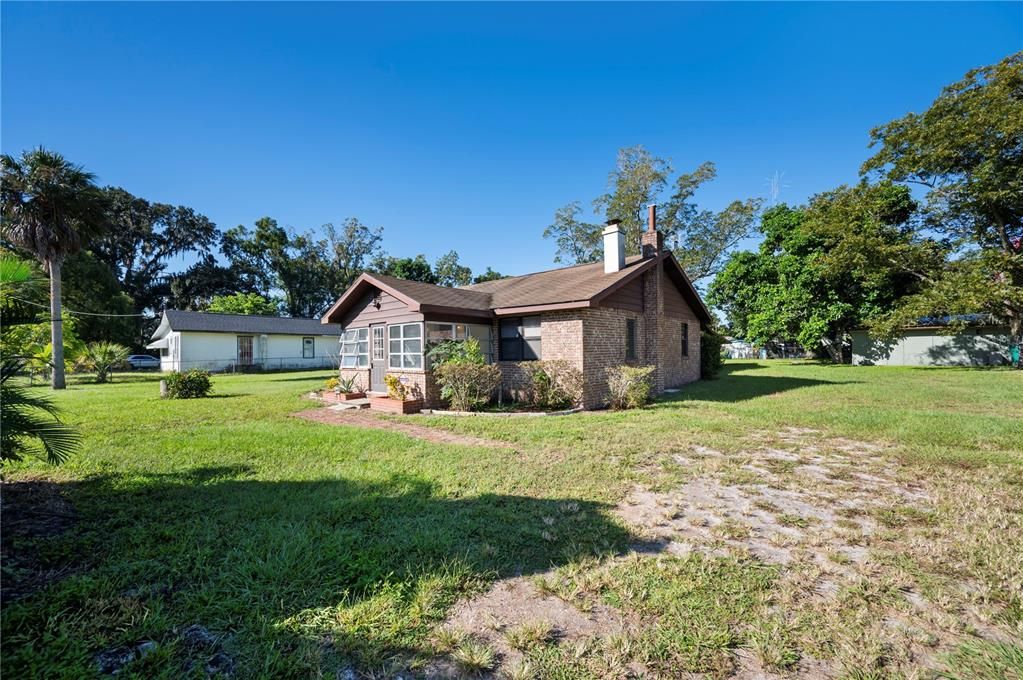 For Sale: $225,000 (3 beds, 1 baths, 1241 Square Feet)