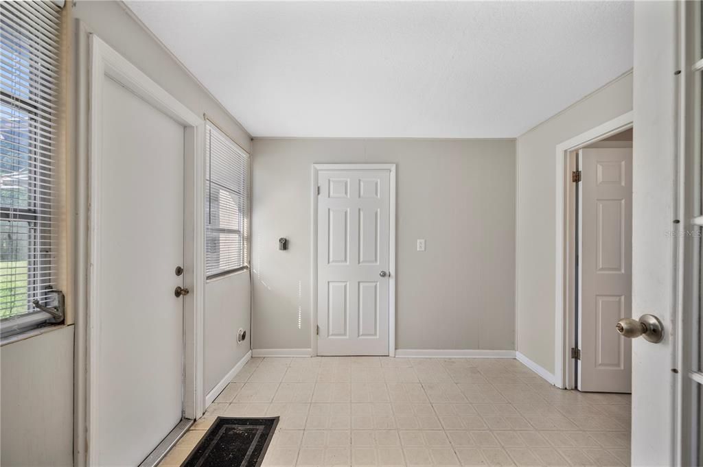 For Sale: $225,000 (3 beds, 1 baths, 1241 Square Feet)