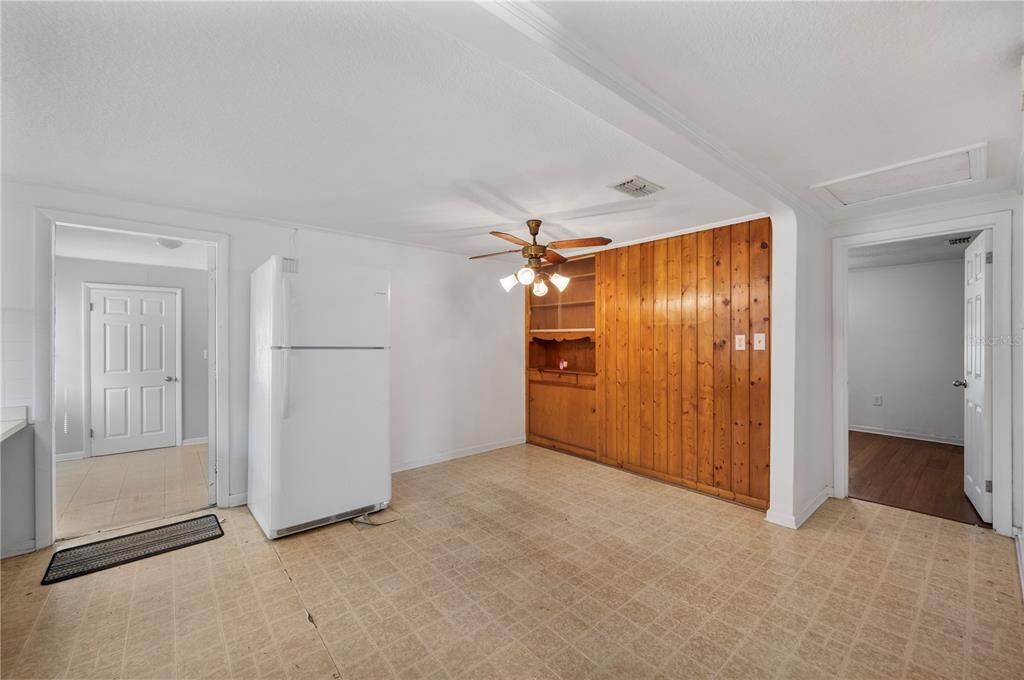 For Sale: $225,000 (3 beds, 1 baths, 1241 Square Feet)