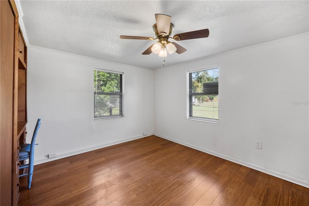 For Sale: $225,000 (3 beds, 1 baths, 1241 Square Feet)