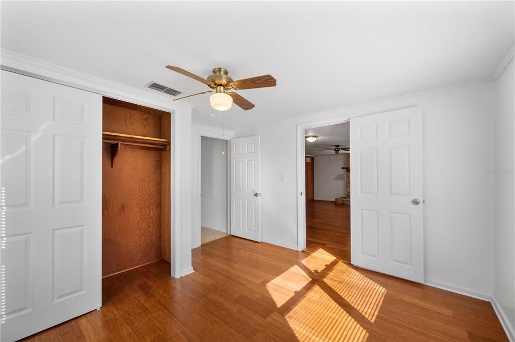 For Sale: $225,000 (3 beds, 1 baths, 1241 Square Feet)