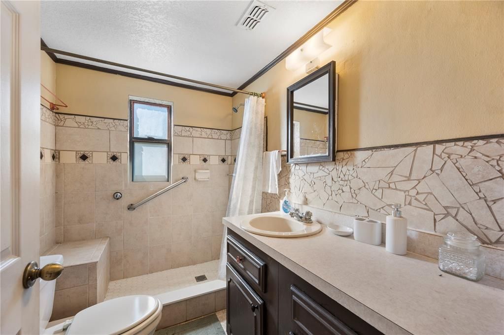 For Sale: $225,000 (3 beds, 1 baths, 1241 Square Feet)