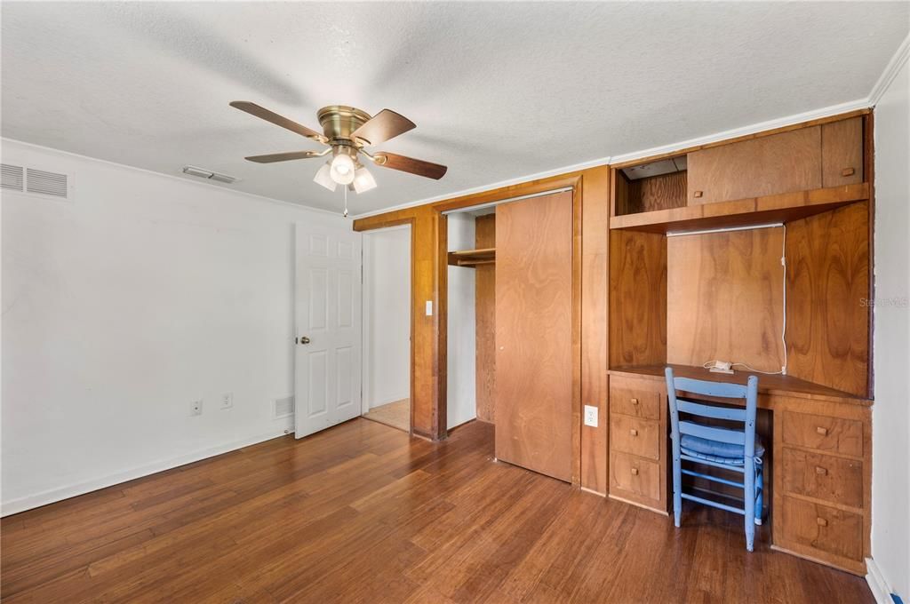 For Sale: $225,000 (3 beds, 1 baths, 1241 Square Feet)